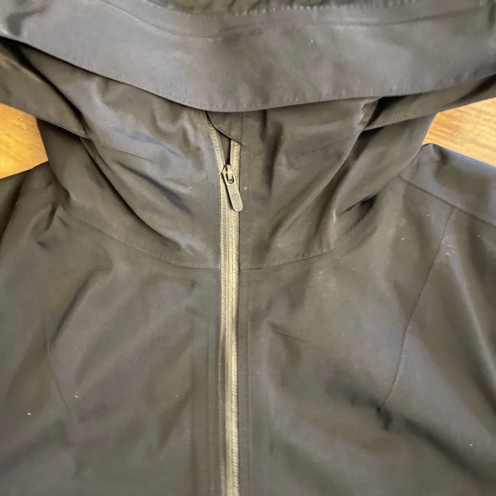 Lululemon Black Hooded Rain Jacket High Low Hem Lightweight Shell Zip Front Sz 4 - Picture 6 of 6